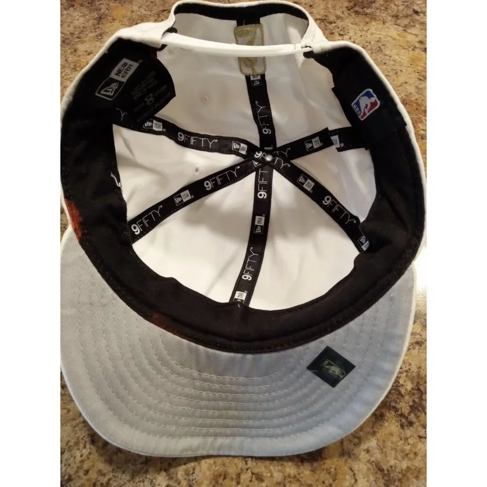 New Era 9Fifty NBA Chicago Bulls White/Silver Snapback w/ Bull - Picture 5 of 11